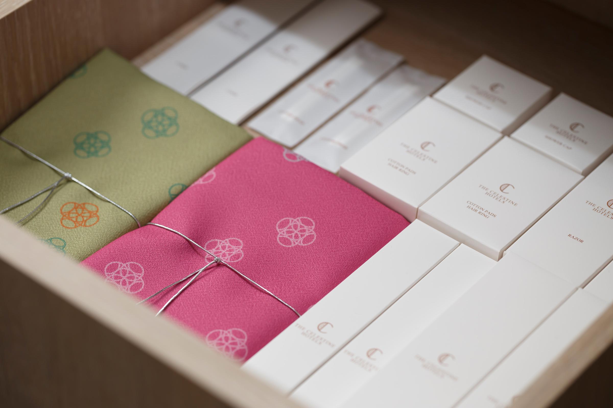 Hotel The Celestine Kyoto Gion Eksteriør billede A drawer of the hotel's amenities