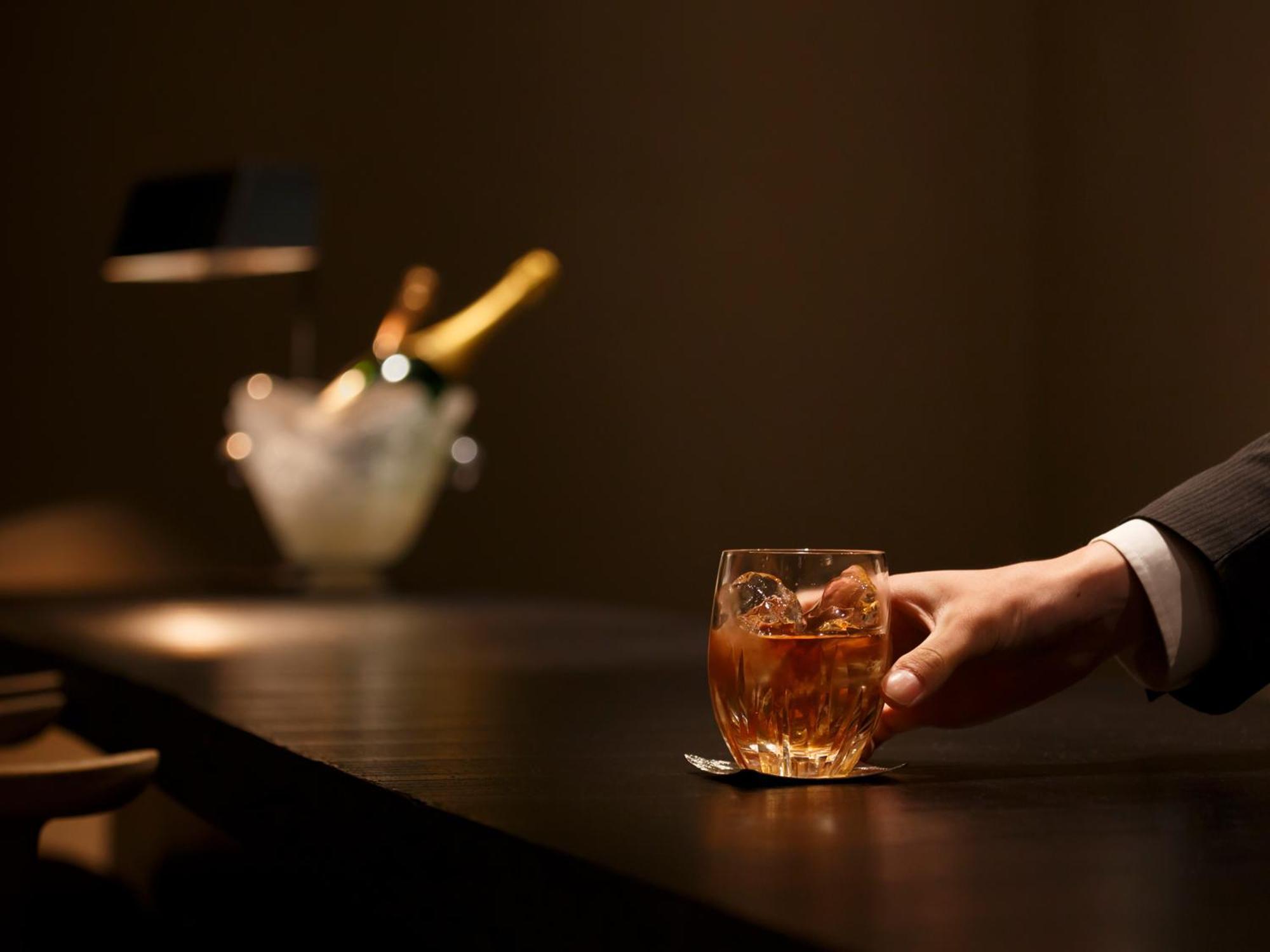 Hotel The Celestine Kyoto Gion Eksteriør billede A bartender serving a drink