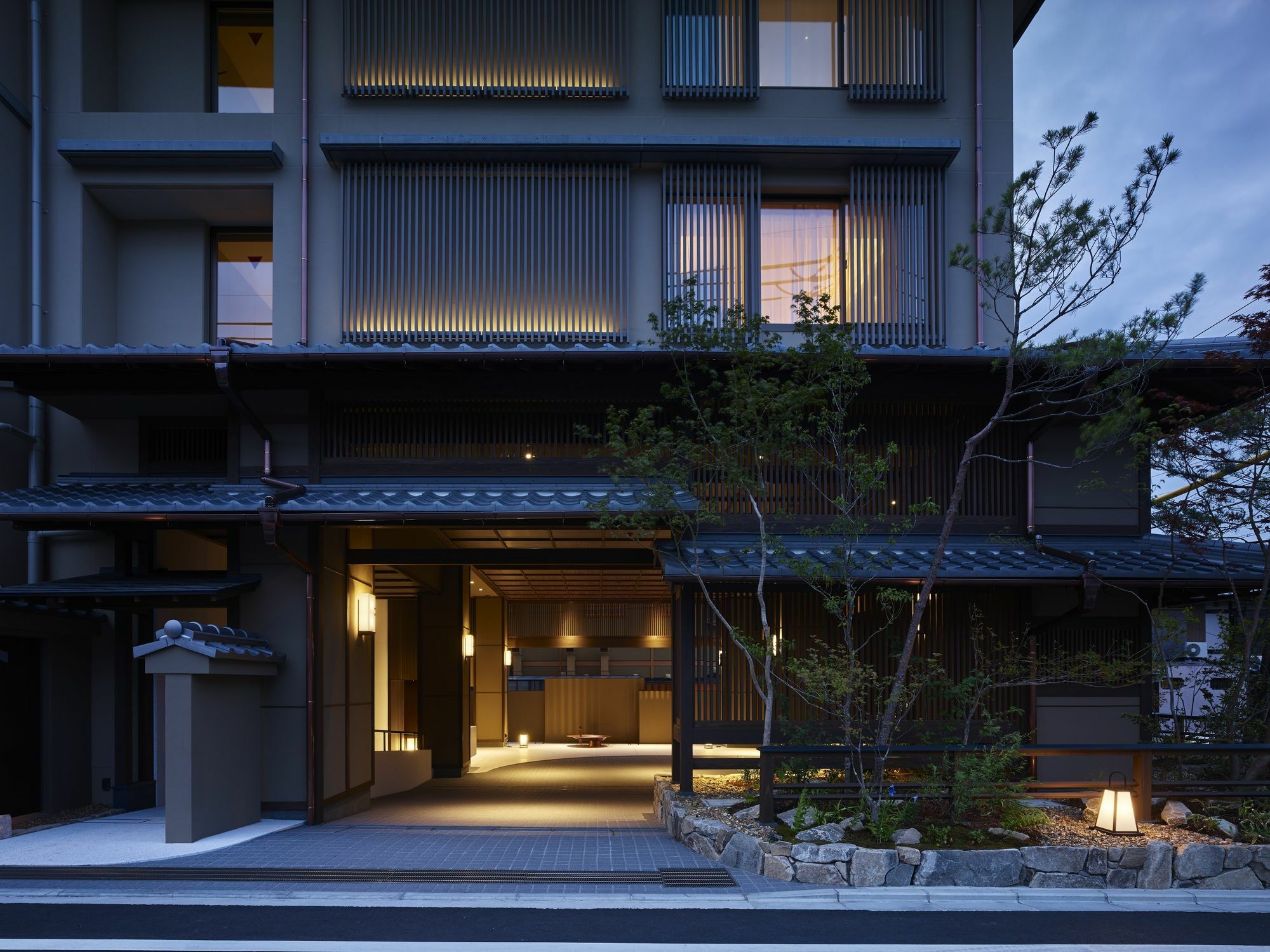 Hotel The Celestine Kyoto Gion Eksteriør billede Entrance of the hotel