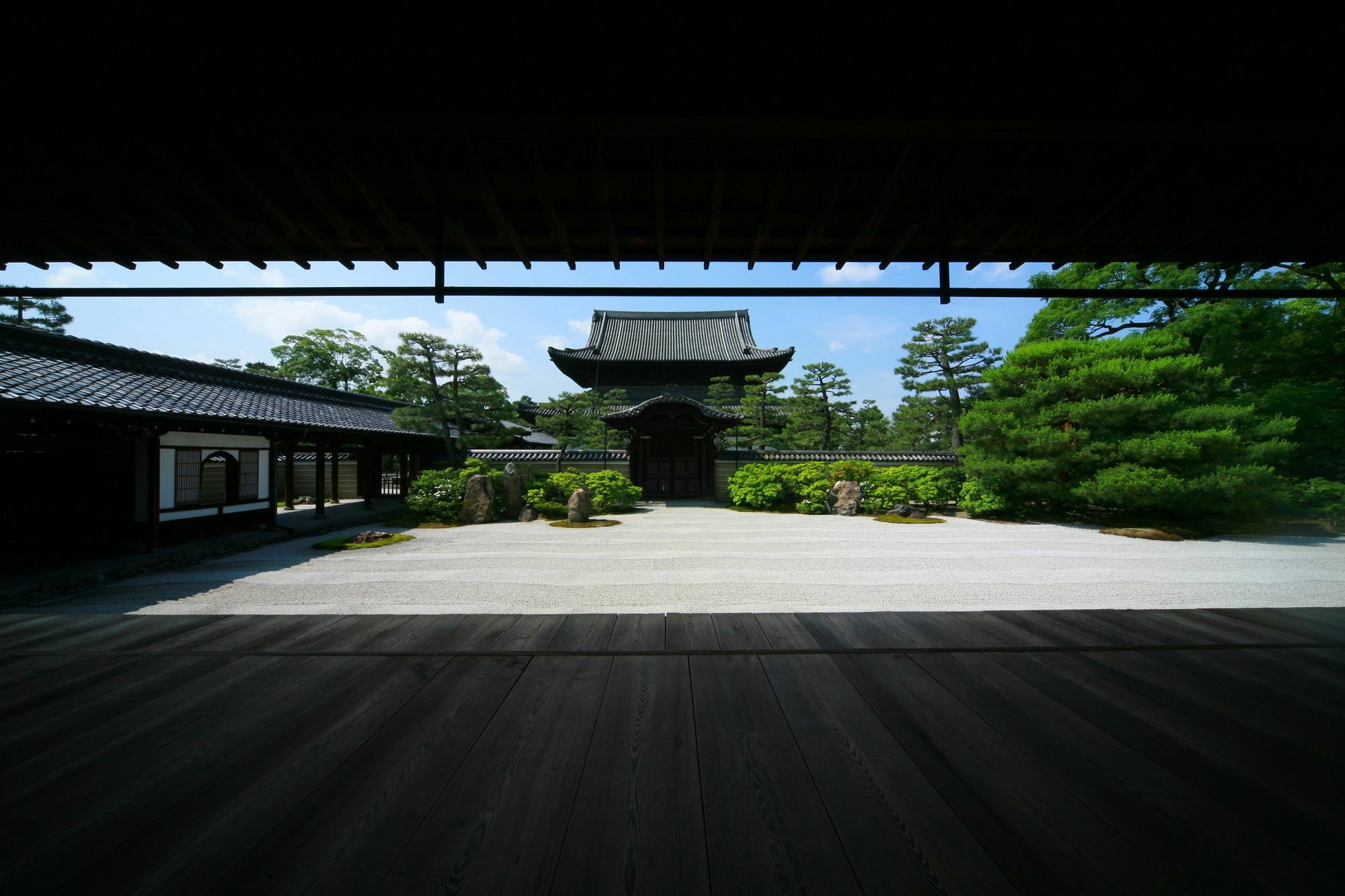 Hotel The Celestine Kyoto Gion Eksteriør billede The temple's main gate